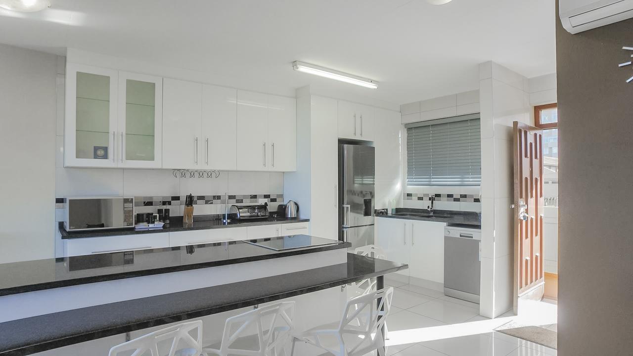 אמנזימטוטי South Coast Beachfront Holiday Apartments מראה חיצוני תמונה